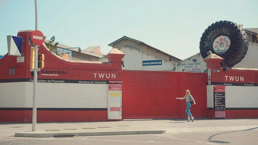 Title: Yvein Monq - Twun Director: Kinopravda DOP: Bet Rourich